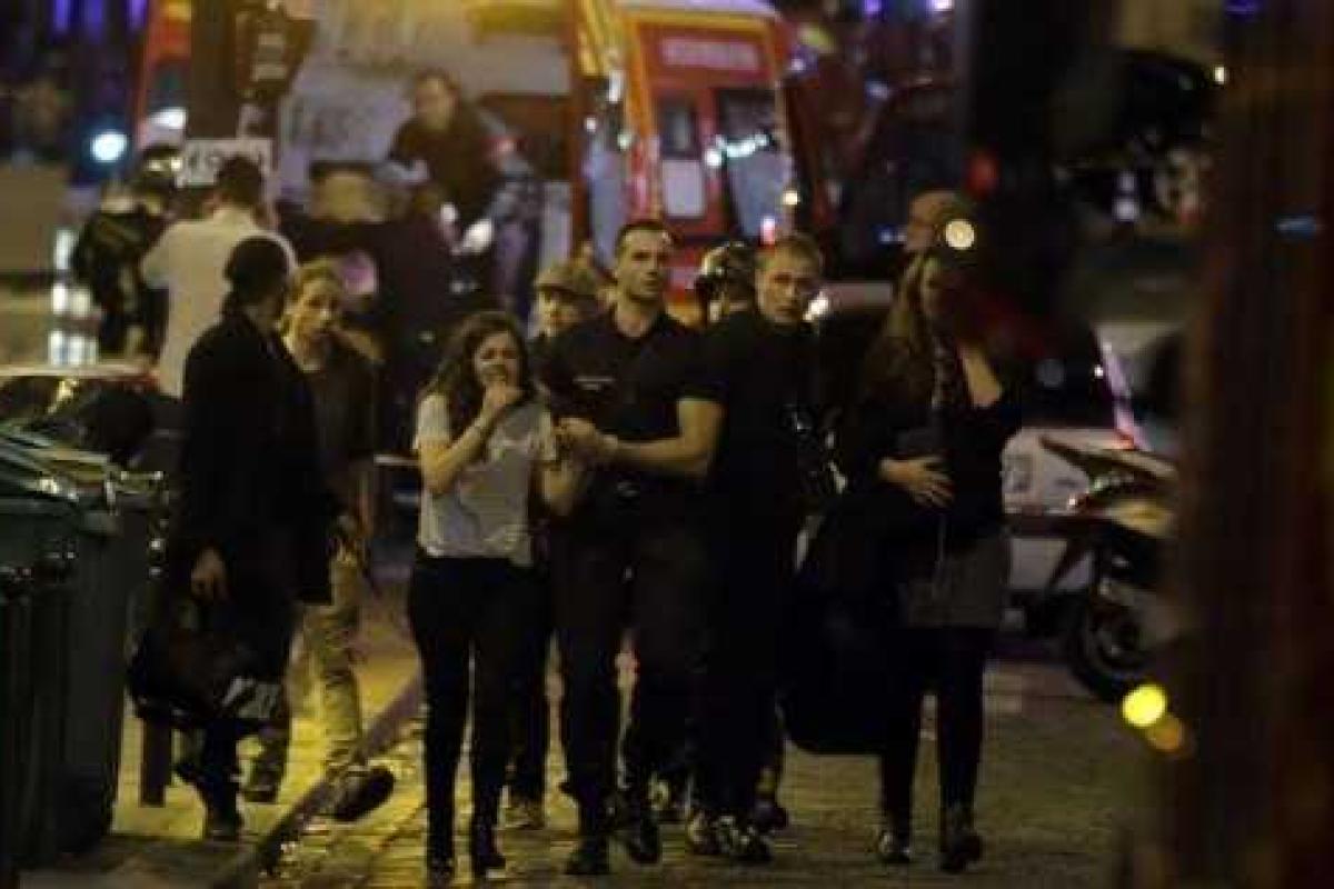 Франция закрыла границы и ввела режим ЧС