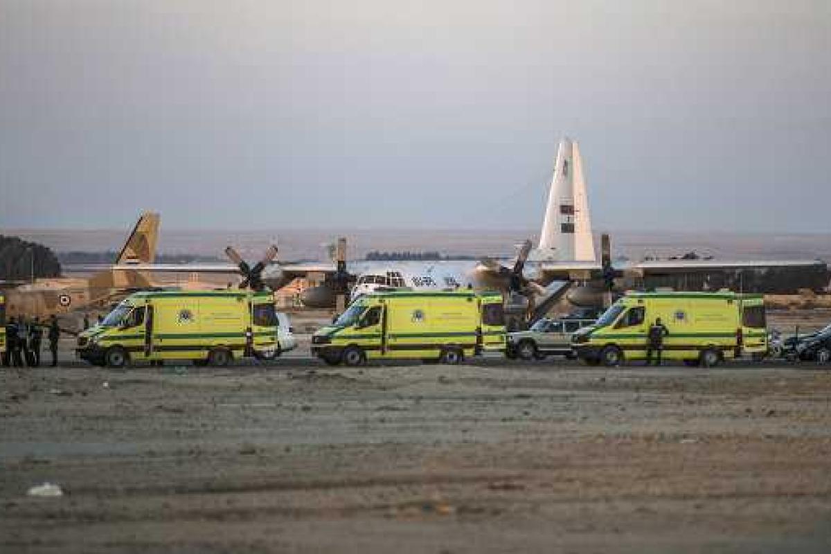 Самолет с останками жертв авиакатастрофы в Египте вылетит в Россию позже Самолет с останками жертв авиакатастрофы в Египте вылетит в Россию позже