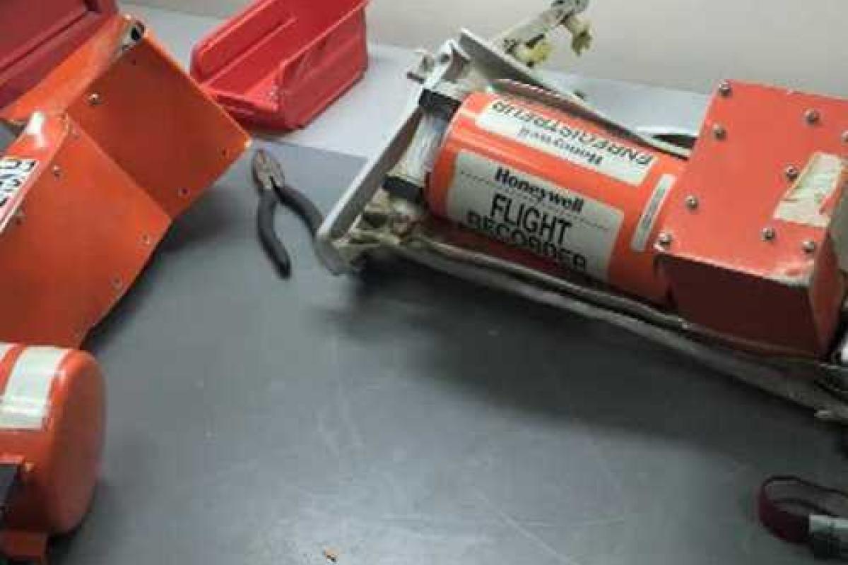 Стали известны первые результаты расшифровки "черных ящиков" А321 Стали известны первые результаты расшифровки "черных ящиков" А321