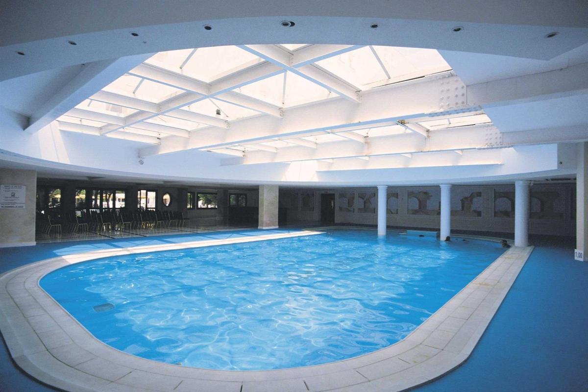 17-летняя россиянка забеременела в египетском бассейне из-за плавающей спермы 