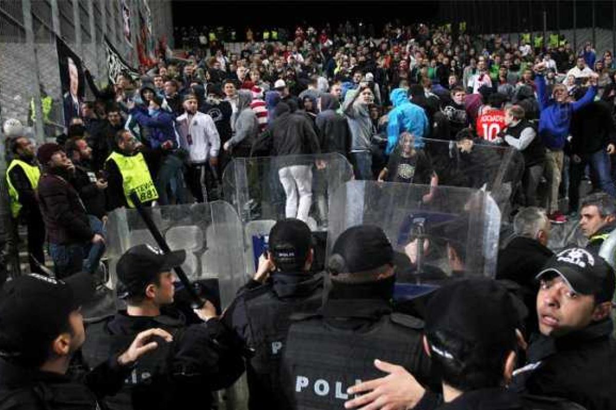 UEFA накажет футбольные клубы "Локомотив" и "Бешикташ"  UEFA накажет футбольные клубы "Локомотив" и "Бешикташ"