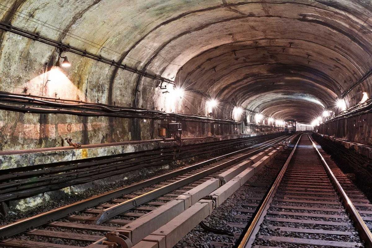 В московском метро обнаружен труп молодого человека В московском метро обнаружен труп молодого человека