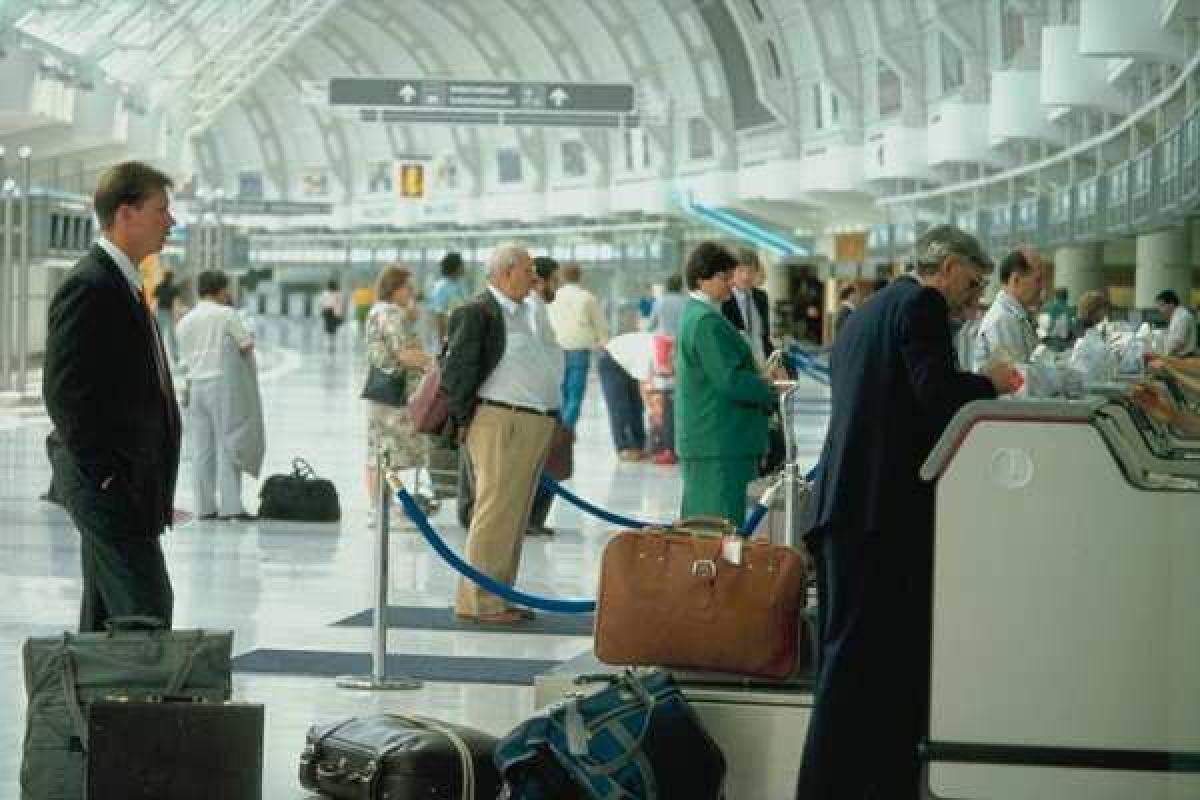 СМИ: Грузчику с A321 передали чемодан, не прошедший осмотр 