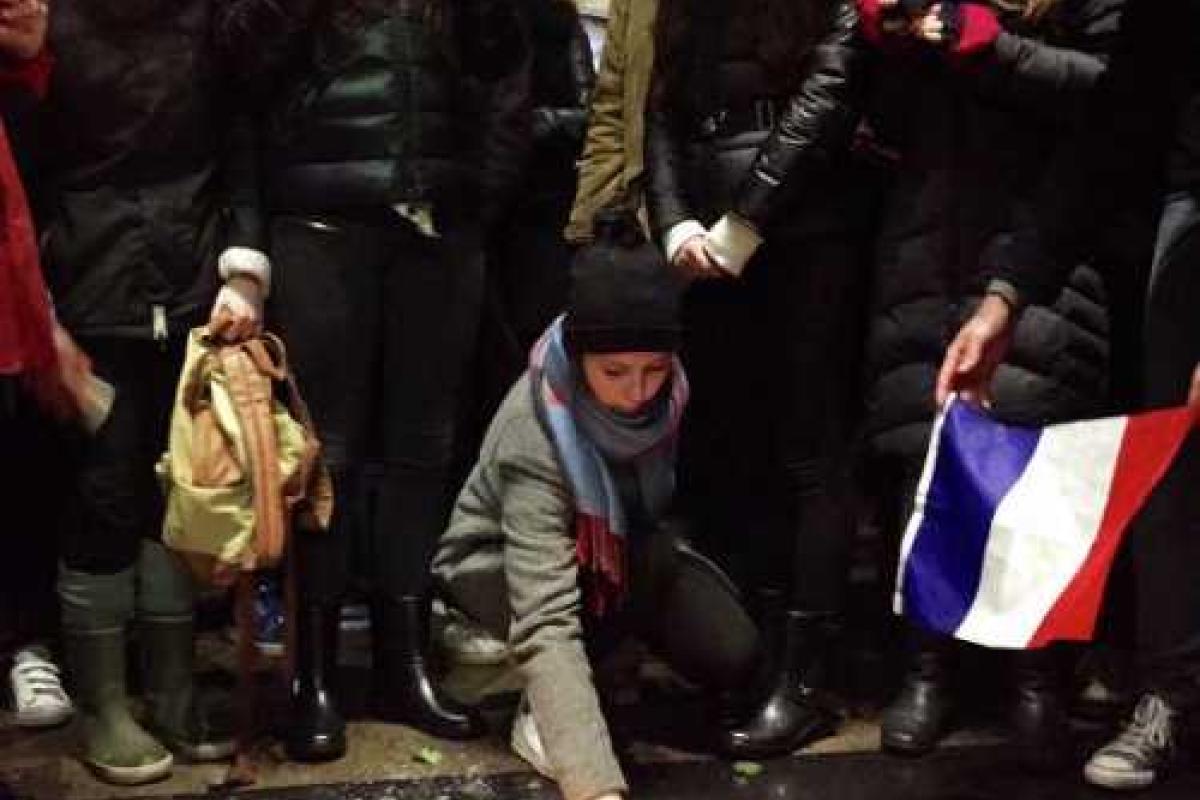 Обращение парижанина, потерявшего жену во время терактов, взорвало Facebook Обращение парижанина, потерявшего жену во время терактов, взорвало Facebook