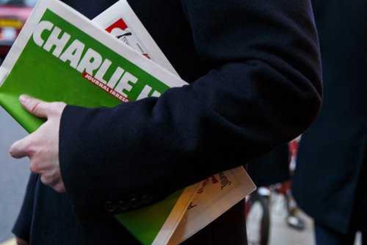 Журналист Charlie Hebdo оправдался за создание карикатур о крушении А321 и терактах 