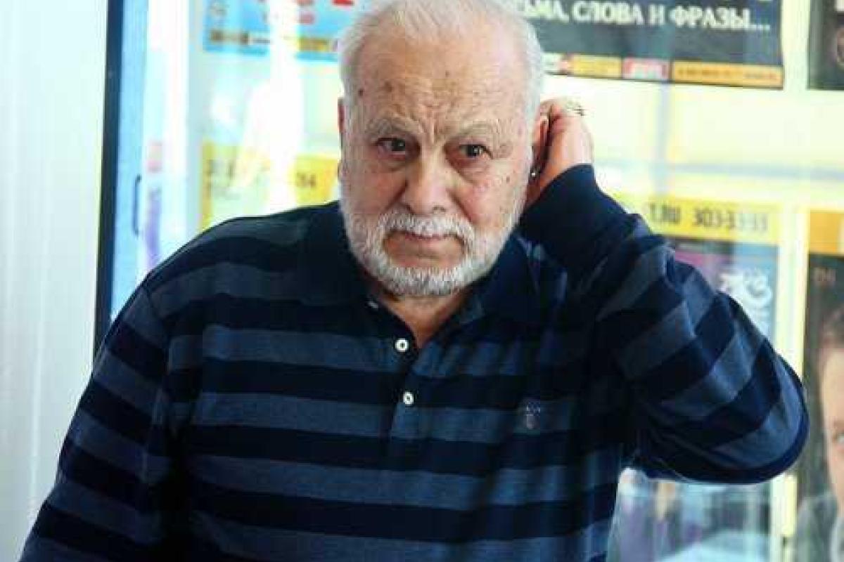 Отец Филиппа Киркорова променял жену на миловидную блондинку 