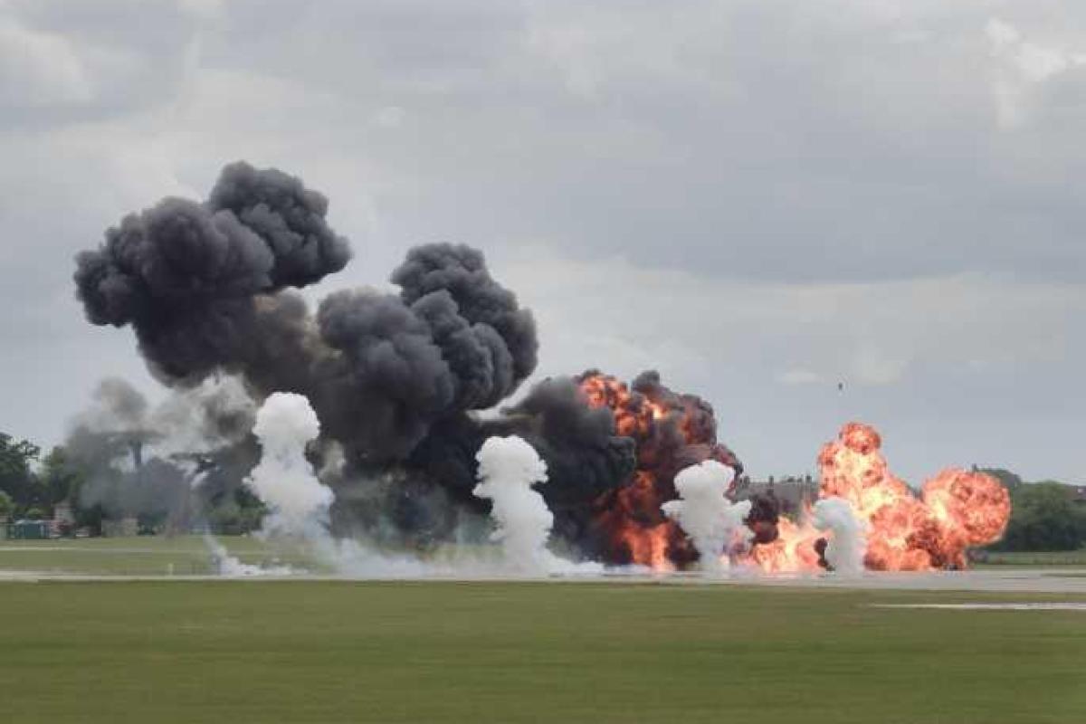 Франция нанесла второй за сутки авиаудар по террористам в Сирии Франция нанесла второй за сутки авиаудар по террористам в Сирии