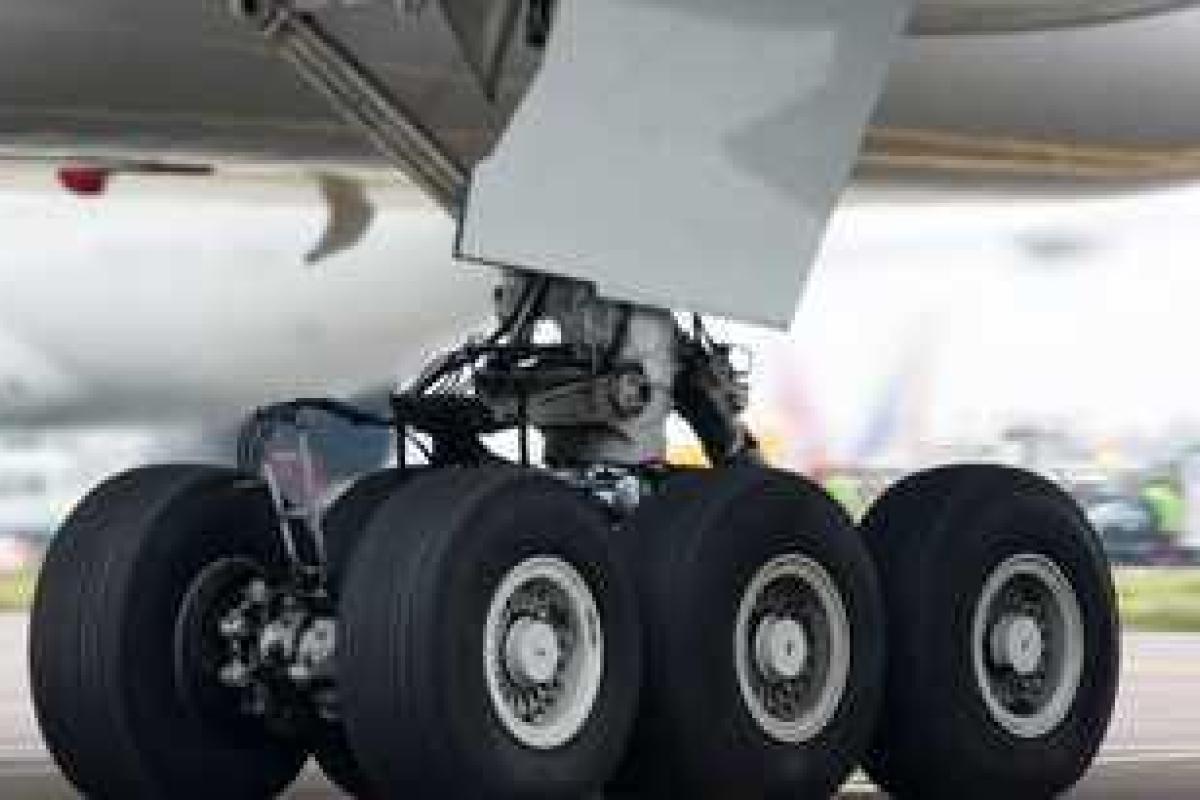 «Когалымавиа» заменила самолет после аварии в аэропорту Пулково