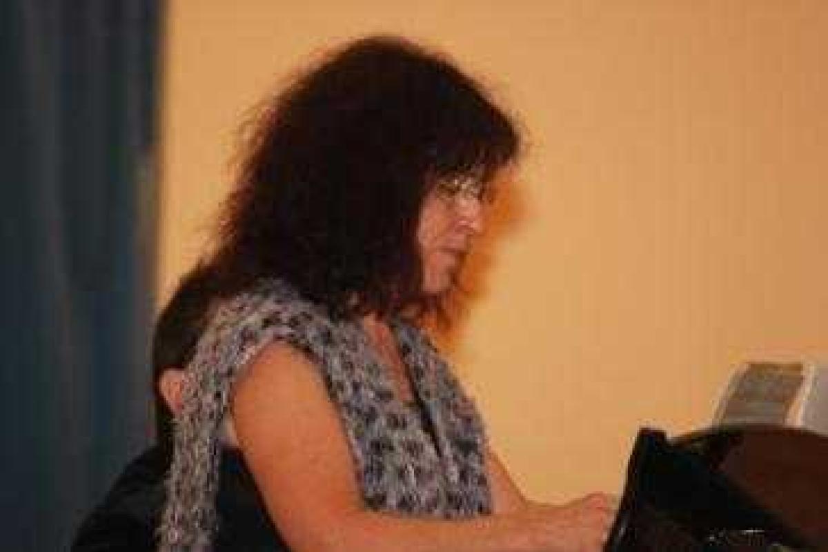 В центре Москвы неизвестные до полусмерти избили известную пианистку и композитора В центре Москвы неизвестные до полусмерти избили известную пианистку и композитора