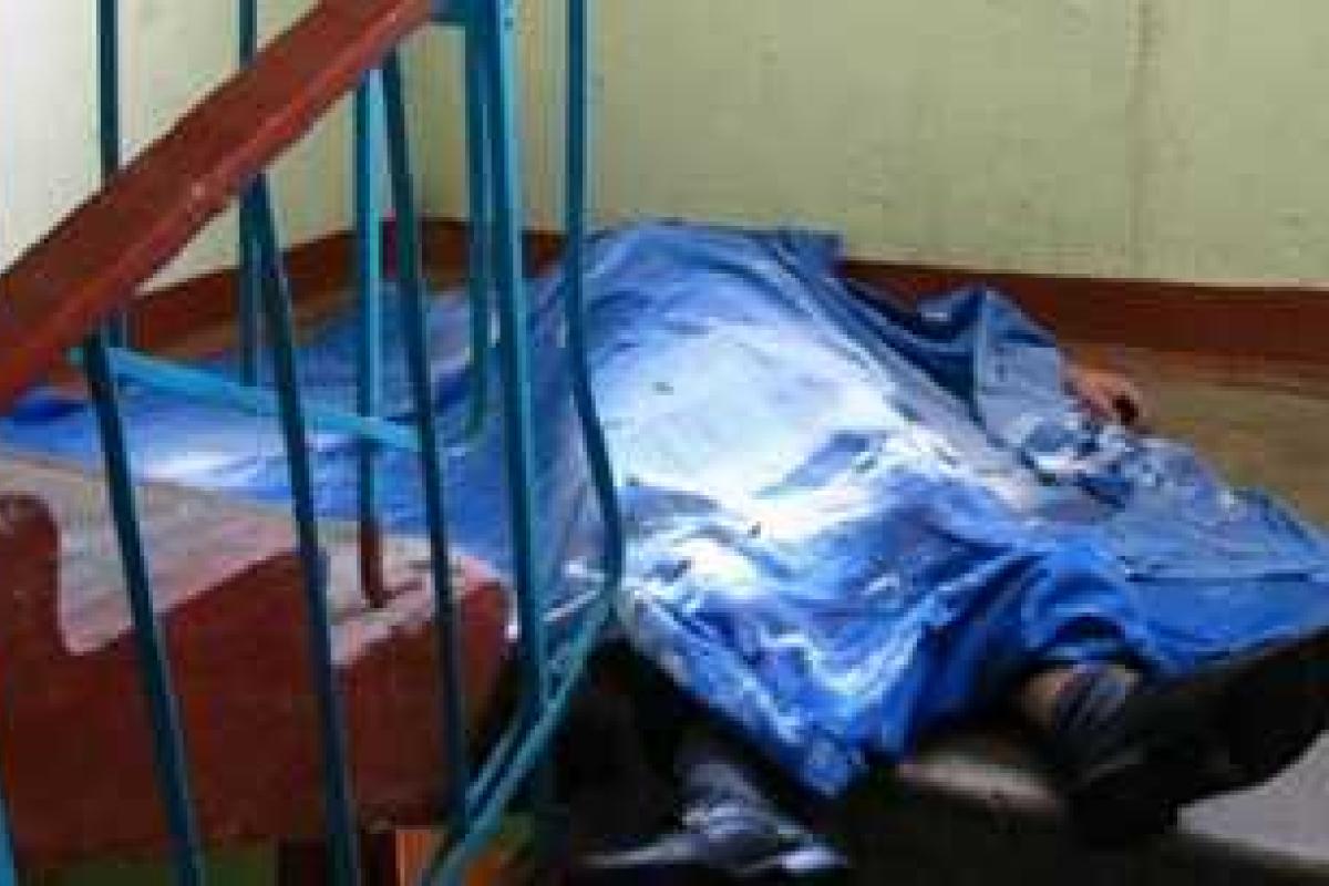 В Москве изувеченный труп три дня разлагался в подъезде жилого дома