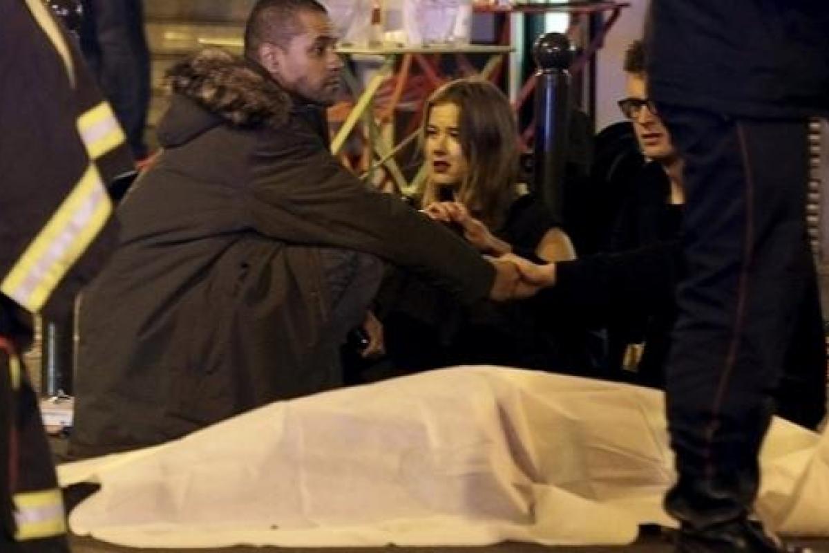 Стрельба в Париже: погибли 60 человек, 100 - взяли в заложники Стрельба в Париже: погибли 60 человек, 100 - взяли в заложники