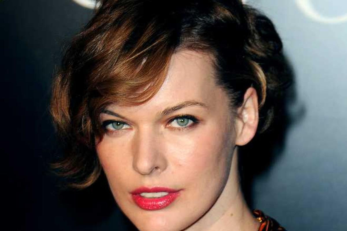 Сумасшедший фанат Милы Йовович угрожает взорвать ее маму бомбой