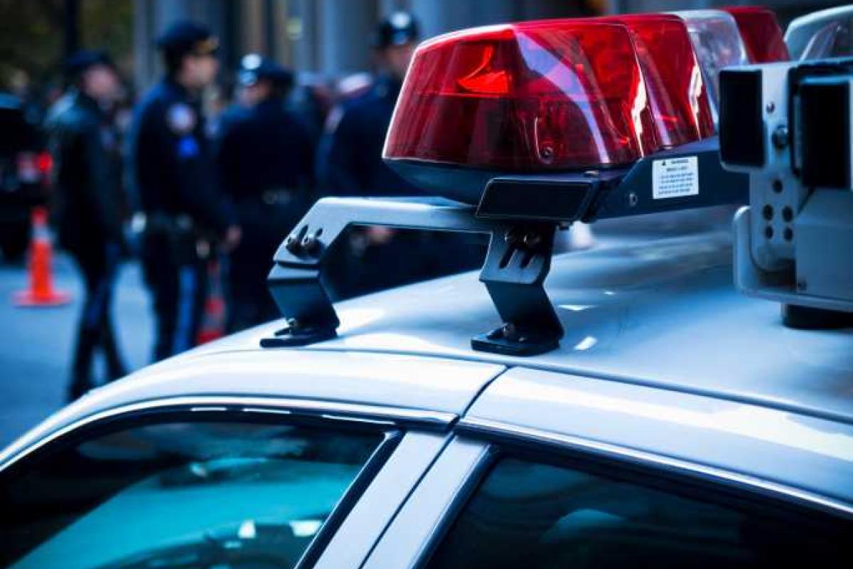 В Кельне неизвестные расстреляли кафе, есть погибшие В Кельне неизвестные расстреляли кафе, есть погибшие