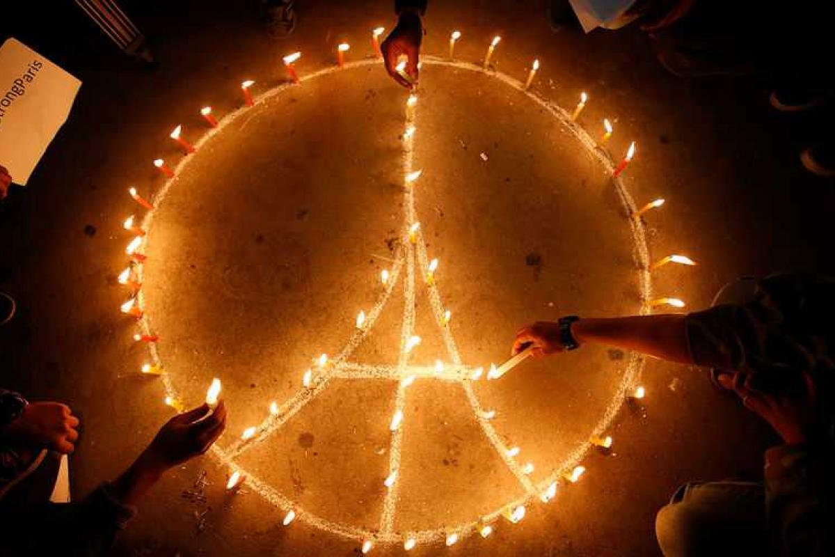 Как живут французы в первые сутки после страшной трагедии в столице