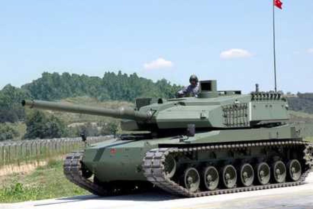 Официально: Турция из-за конфликта с Москвой стягивает к сирийской границе танки и бронетехнику Официально: Турция из-за конфликта с Москвой стягивает к сирийской границе танки и бронетехнику