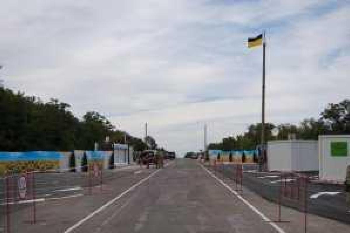 Ежедневно пункты пропуска на линии разграничения пересекает до 14 тысяч человек Ежедневно пункты пропуска на линии разграничения пересекает до 14 тысяч человек