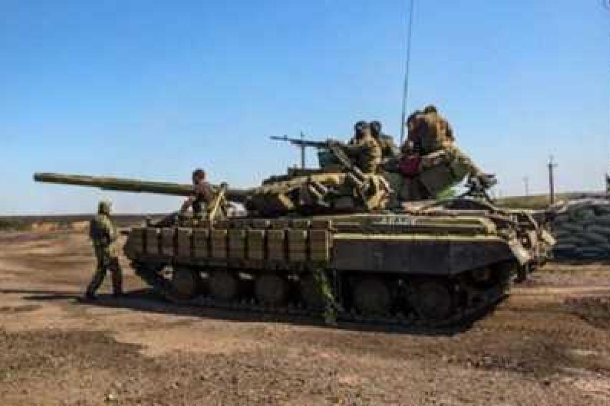 Обстановка на линии разграничения в Донбассе накаляется: боевики пригнали много новой техники