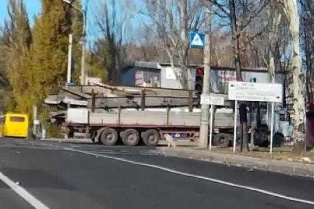 Донецк продолжают распиливать на металл, - соцсети Донецк продолжают распиливать на металл, - соцсети