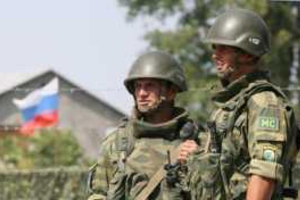 Муженко: Границу на Донбассе контролируют российские военные