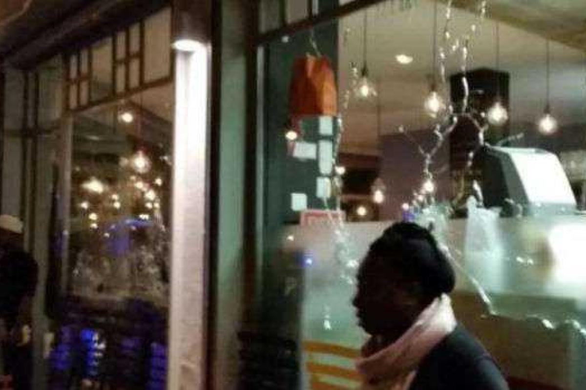 В Париже расстреляли посетителей ресторана: есть погибшие В Париже расстреляли посетителей ресторана: есть погибшие