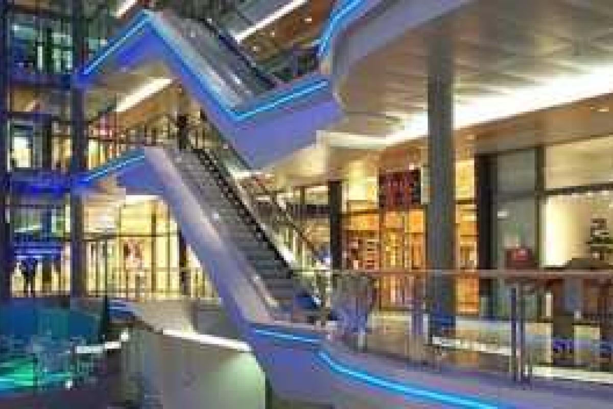 ЧП в харьковском ТРЦ: маленький ребенок упал с третьего этажа