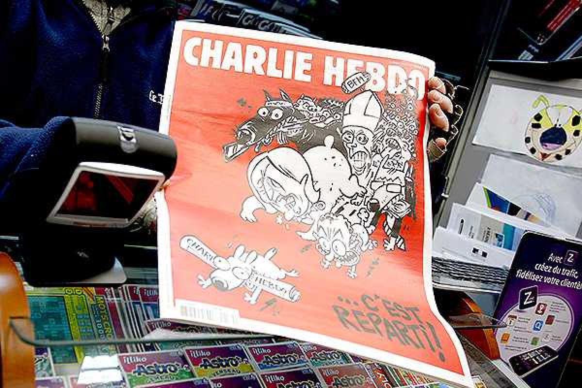 Charlie Hebdo опубликовал еще две карикатуры на тему терактов в Париже