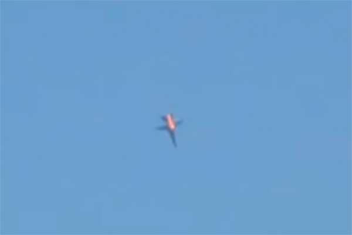 В СМИ появилось видео падения истребителя на границе Сирии с Турцией В СМИ появилось видео падения истребителя на границе Сирии с Турцией