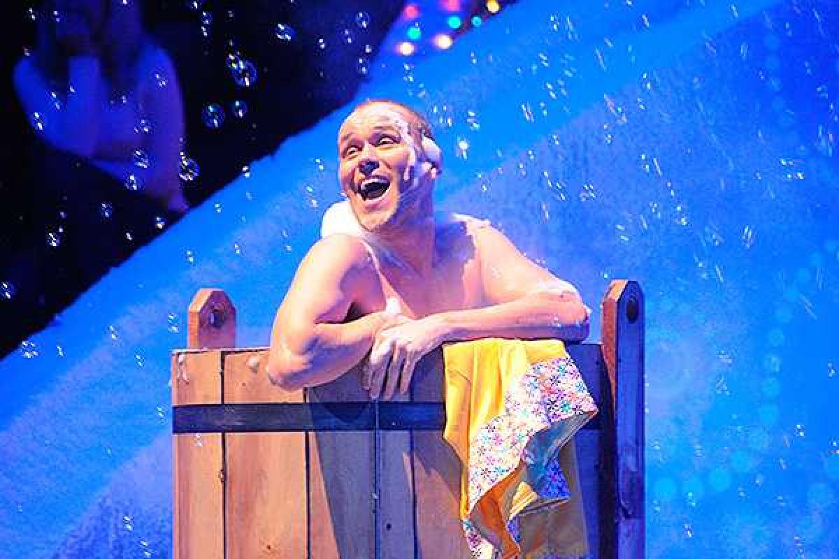 Максим Аверин отметил день рождения в гей-клубе Максим Аверин отметил день рождения в гей-клубе