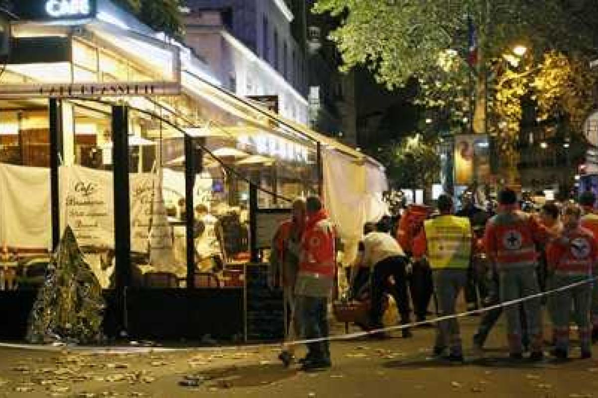 Во время стрельбы возле кафе «Камбодж» в Париже гражданку Украины от пуль спас француз Во время стрельбы возле кафе «Камбодж» в Париже гражданку Украины от пуль спас француз