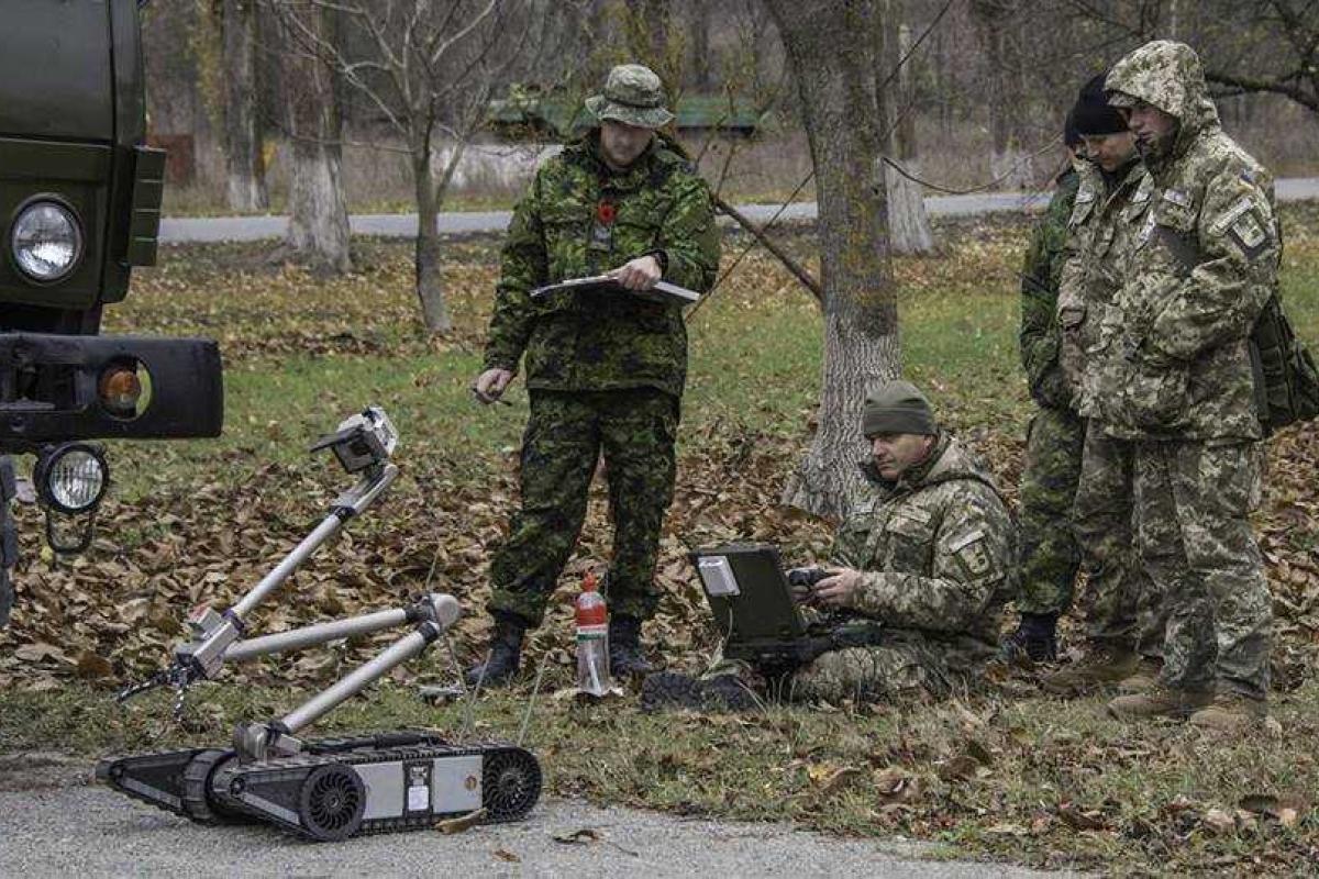 Украинской армии передали роботов для зоны АТО