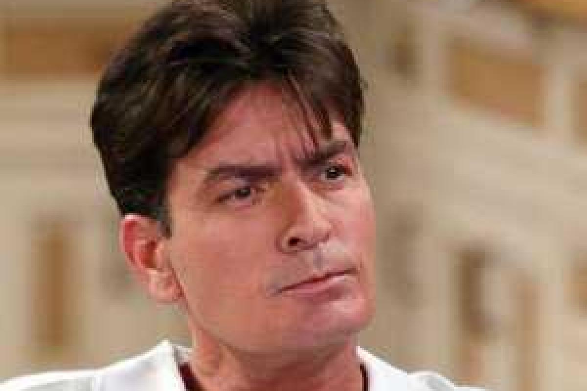 Чарли Шин признался в телеэфире, что у него ВИЧ