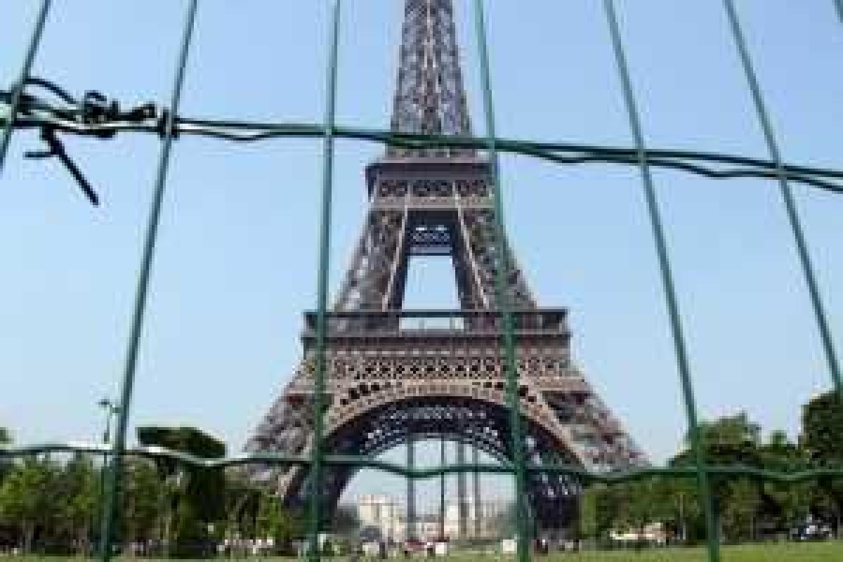 В ходе спецоперации в Париже погибла террористка-смертница