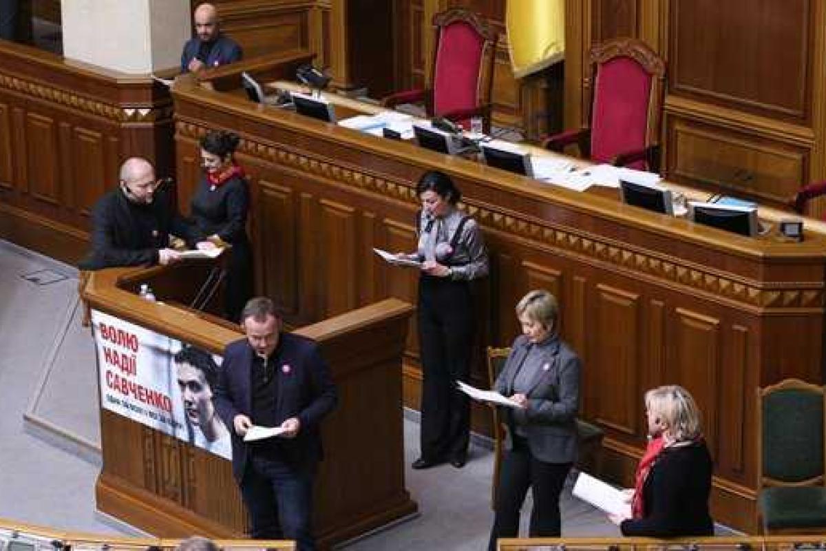 Мустафа Найем сыграл роль изнасилованной женщины Мустафа Найем сыграл роль изнасилованной женщины