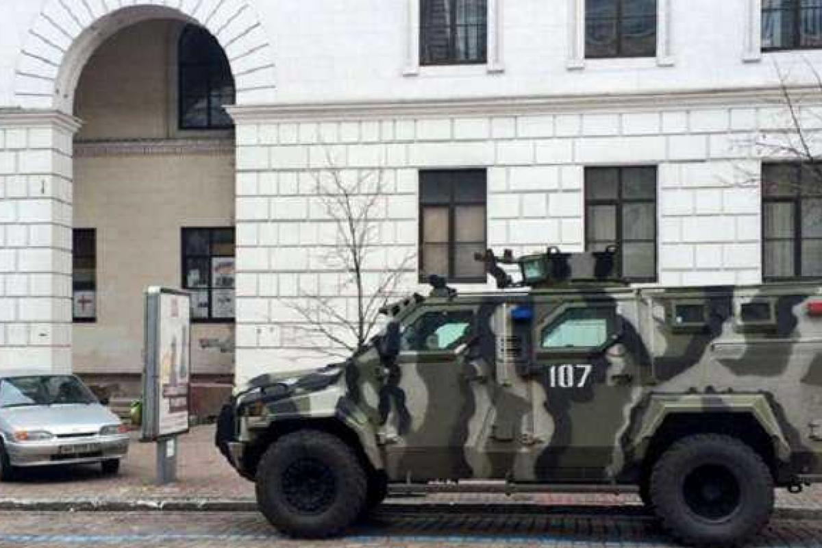 Киевляне заметили в Киеве броневики