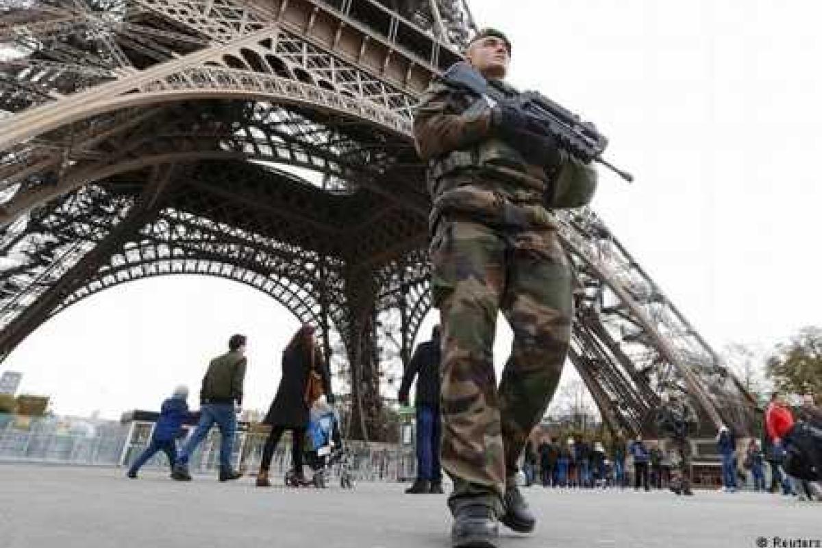 DW: Удар исламистов. Кто стоит за терактами в Париже DW: Удар исламистов. Кто стоит за терактами в Париже