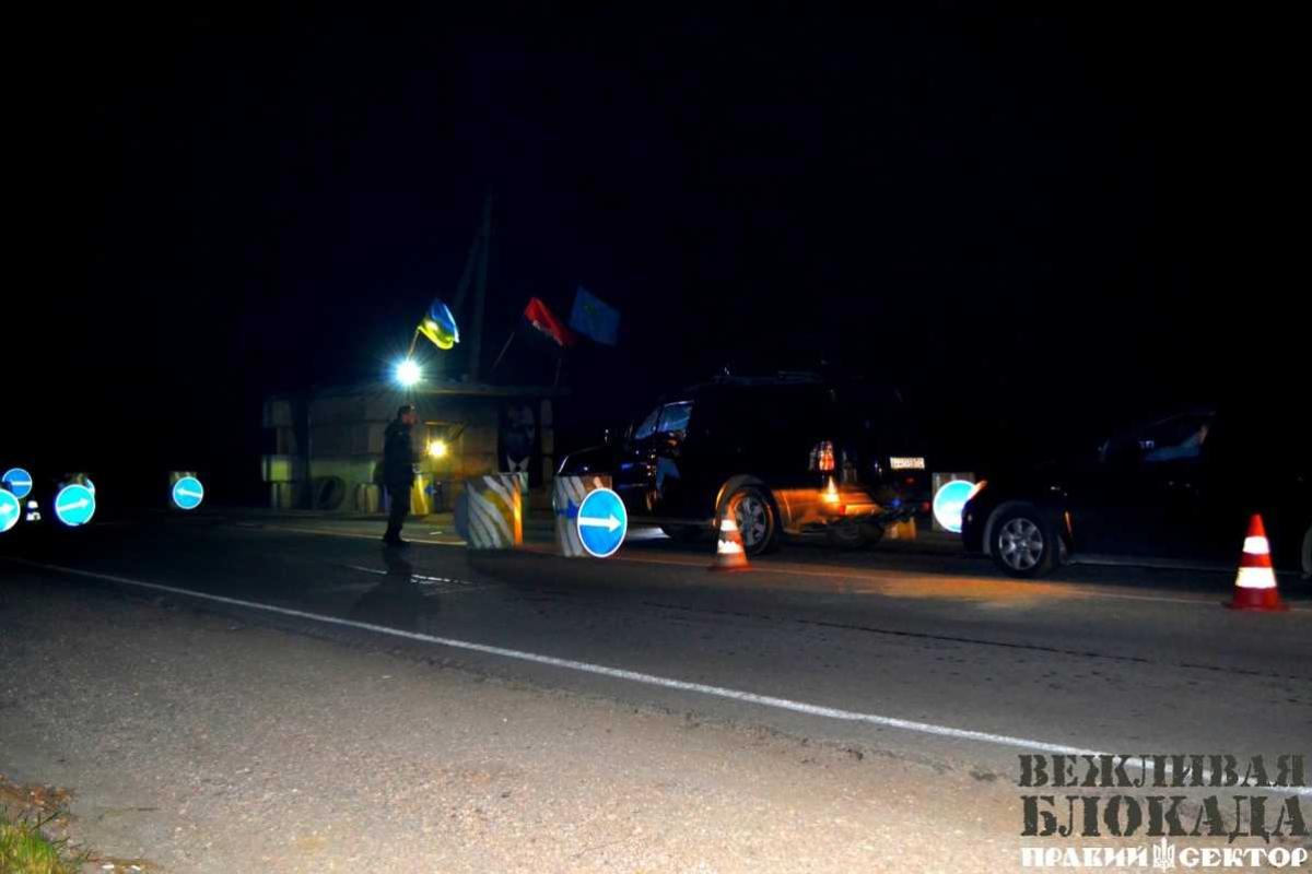 Из Крыма массово выезжают люди, - Правый сектор Из Крыма массово выезжают люди, - Правый сектор