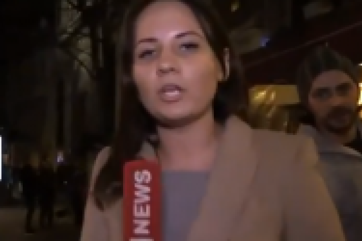 В Париже мужчина обматерил LifeNews во время их прямого эфира В Париже мужчина обматерил LifeNews во время их прямого эфира