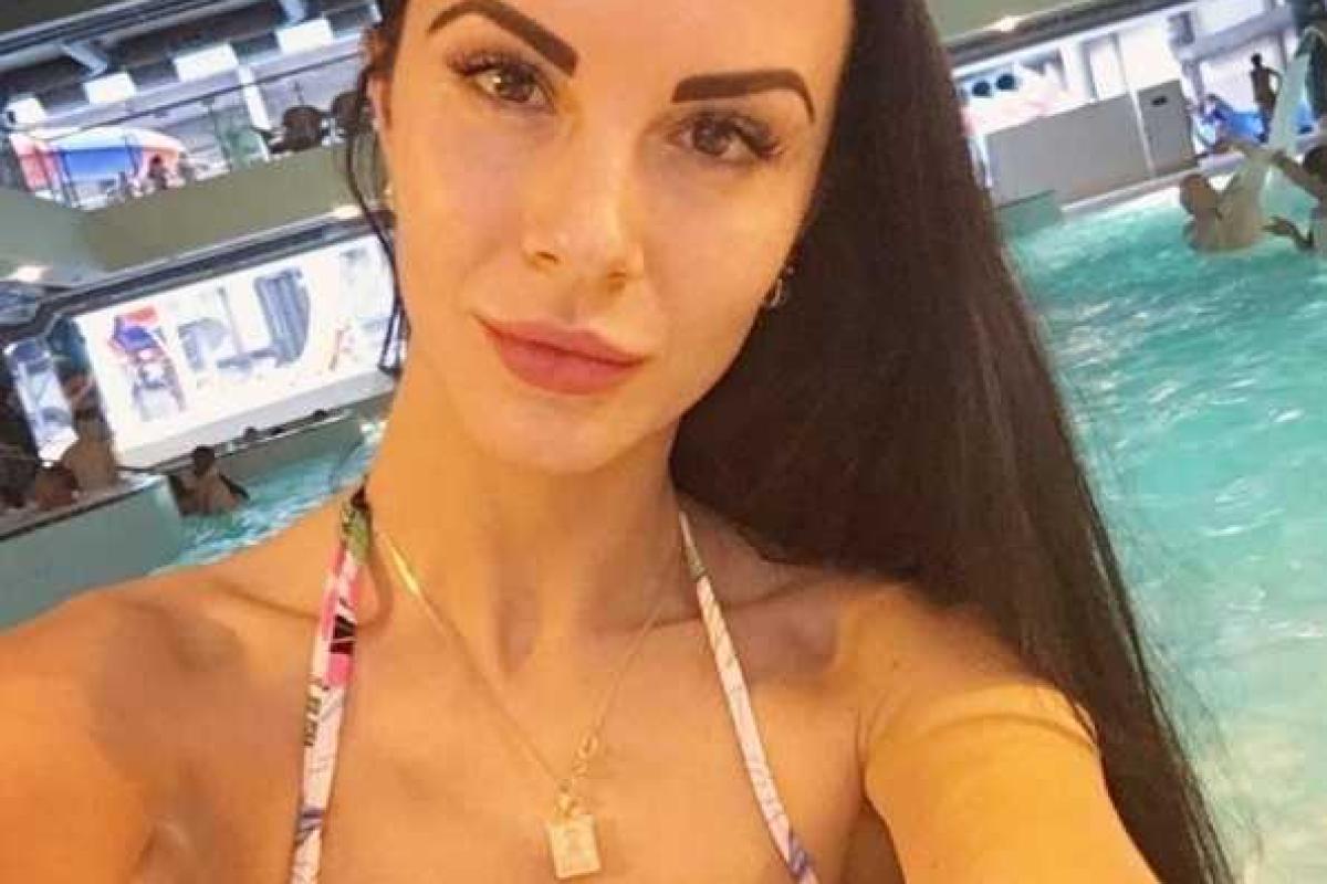 В сети появилось новое гламурное фото известной девушки-полицейского В сети появилось новое гламурное фото известной девушки-полицейского