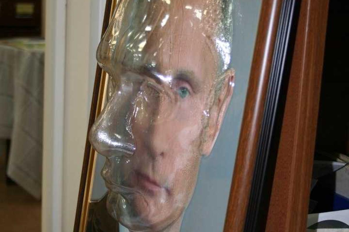 В России слепые люди могут пощупать Путина В России слепые люди могут пощупать Путина