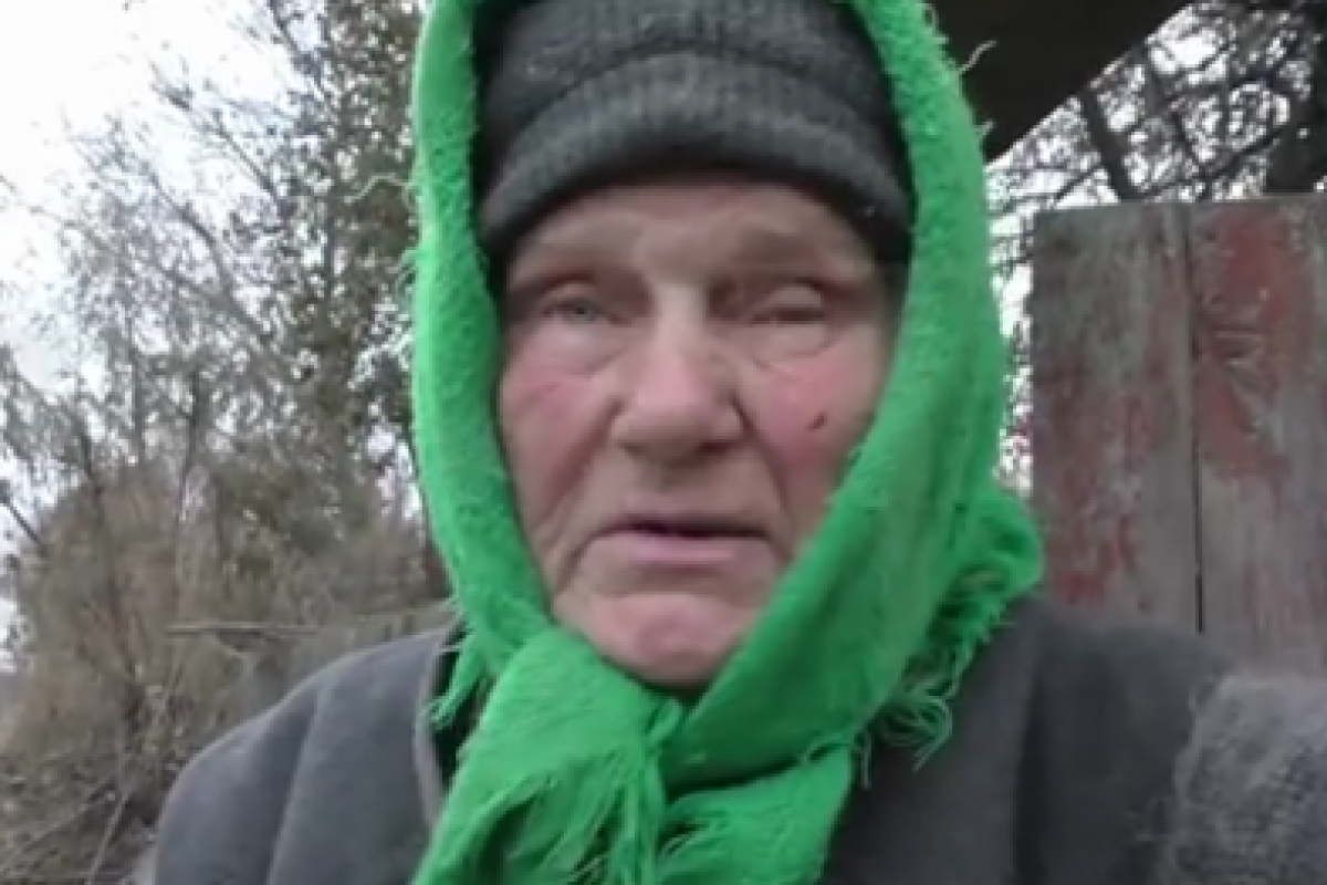 Пенсионерка из Донецка: "Путин - человек нехороший. Кричит, что Сирию делить нельзя. А нас можно?" Пенсионерка из Донецка: "Путин - человек нехороший. Кричит, что Сирию делить нельзя. А нас можно?"