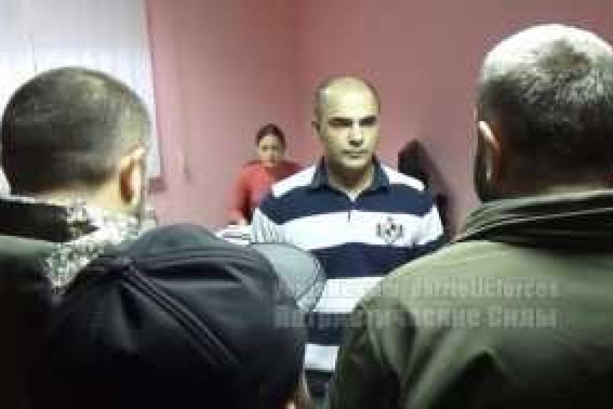 В Донецке боевики ДНР "наехали" на турагентство, "осквернившее память" погибшего "героя" В Донецке боевики ДНР "наехали" на турагентство, "осквернившее память" погибшего "героя"