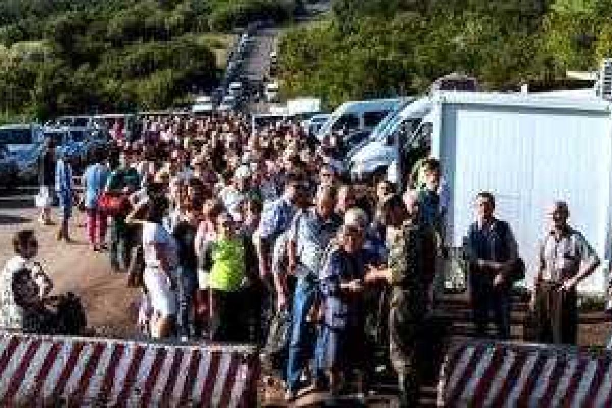 На блокпостах в Донецкой области огромные очереди: люди злятся на льготников На блокпостах в Донецкой области огромные очереди: люди злятся на льготников