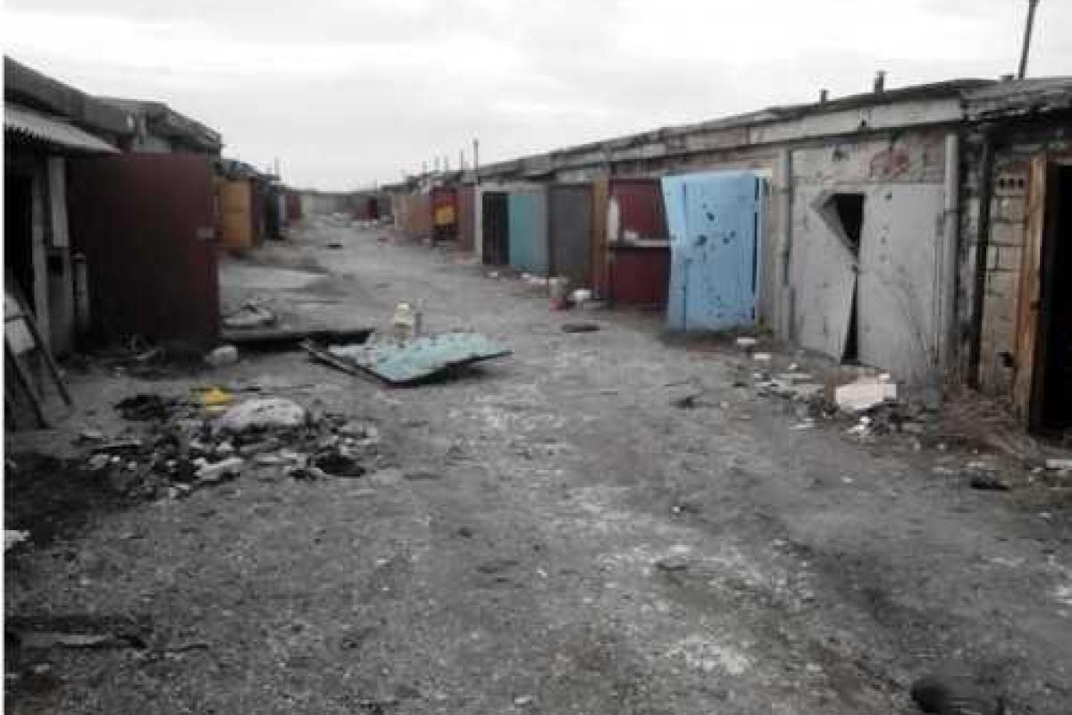 К границе с Россией тянутся караваны машин, груженных вещами и мебелью из оккупированного Донбасса К границе с Россией тянутся караваны машин, груженных вещами и мебелью из оккупированного Донбасса