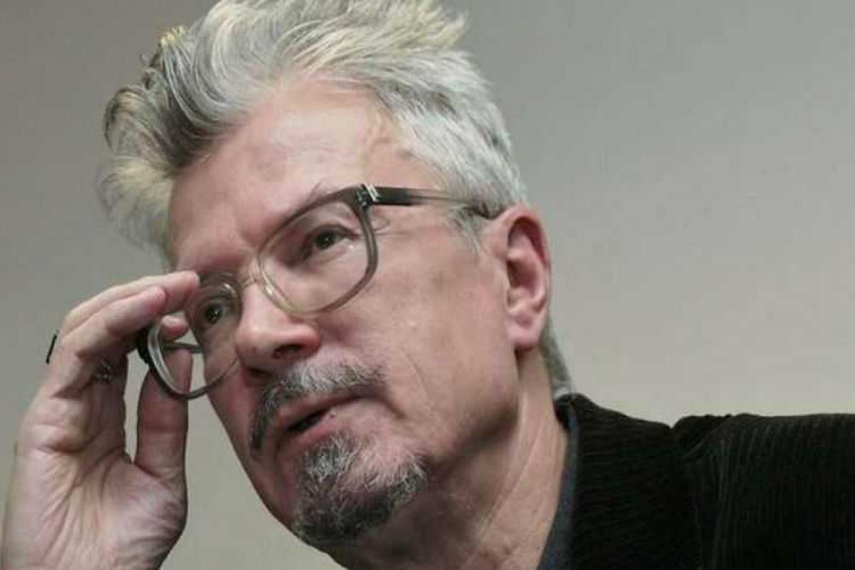 Писатель предложил "откручивать головы" СМИ, которые считают потери России Писатель предложил "откручивать головы" СМИ, которые считают потери России