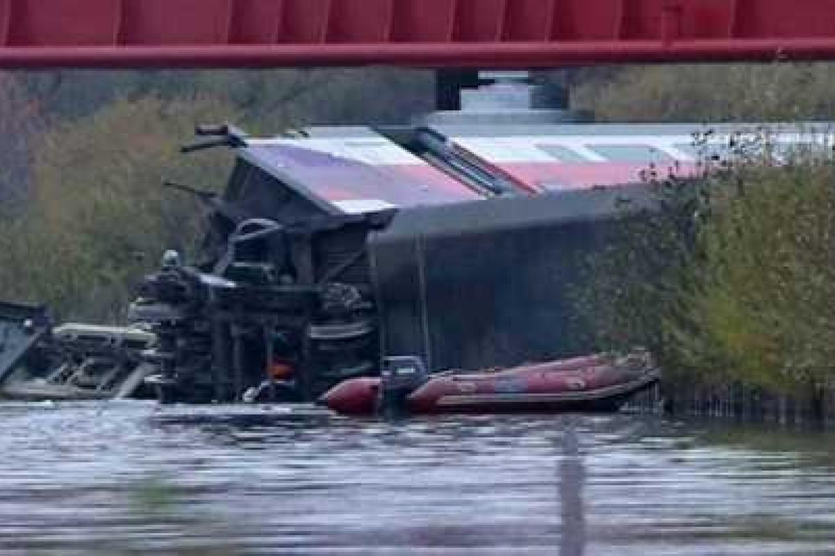 Олланд: Авария поезда во Франции — не теракт