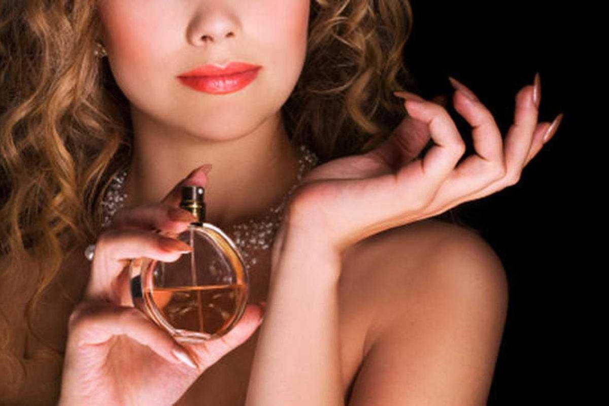 Запах парфюма способен раскрыть истинный возраст женщины