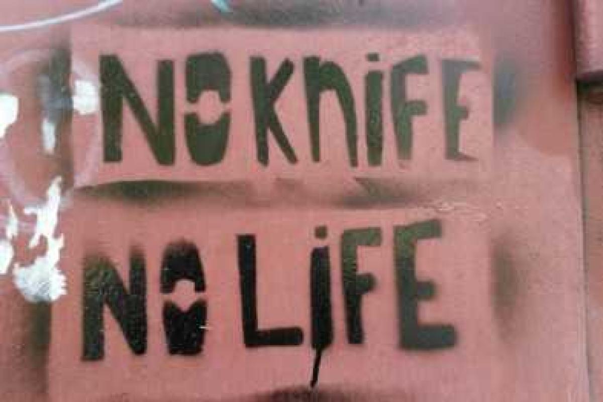 В Мариуполе появились страшные призывы ходить с ножами