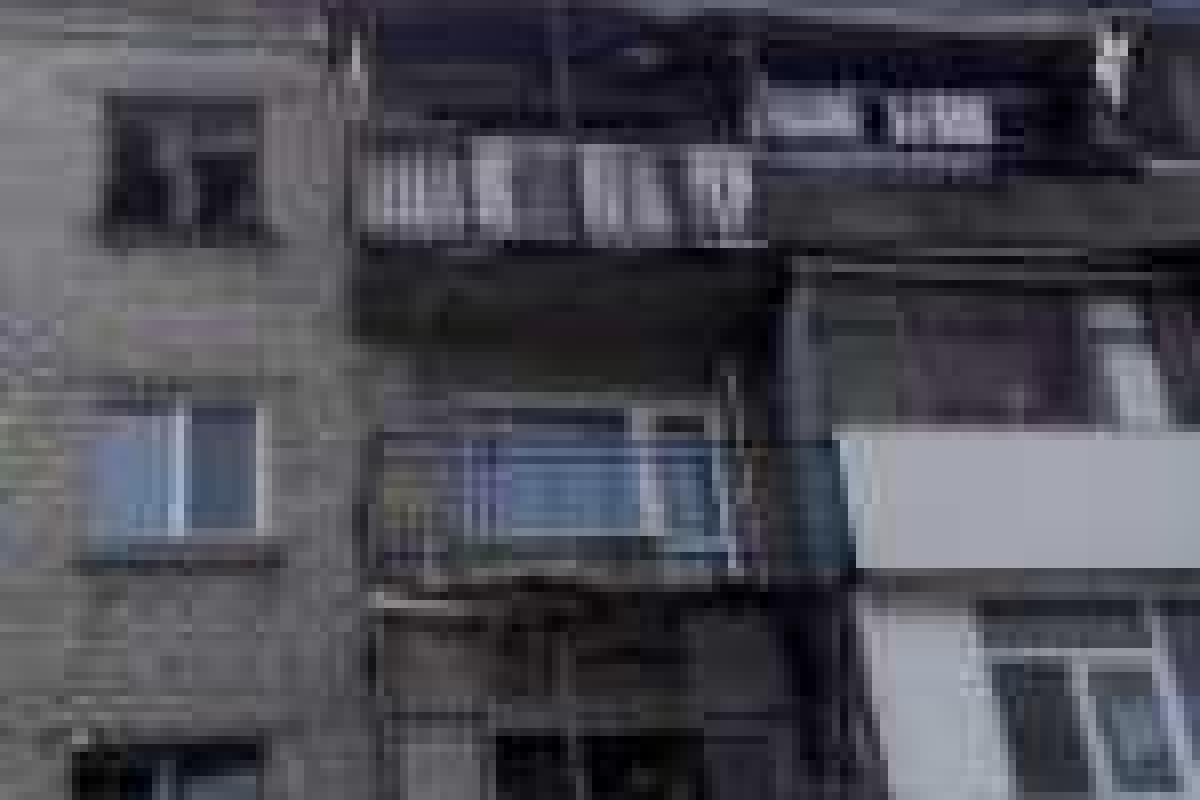 В Луганске на крыше многоэтажки нашли брошенные гранатометы В Луганске на крыше многоэтажки нашли брошенные гранатометы
