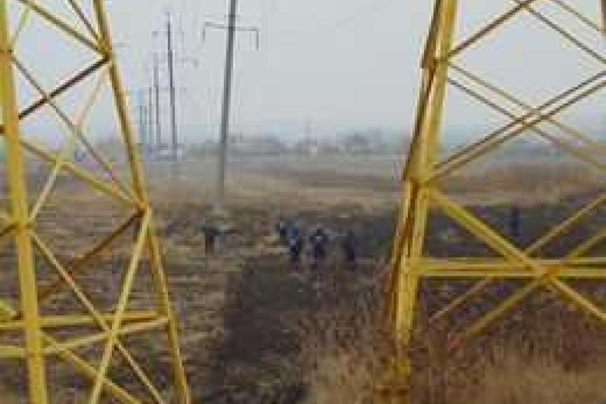 Пиротехники разминируют газопровод вблизи Марьинки и Красногоровки. Видео Пиротехники разминируют газопровод вблизи Марьинки и Красногоровки. Видео