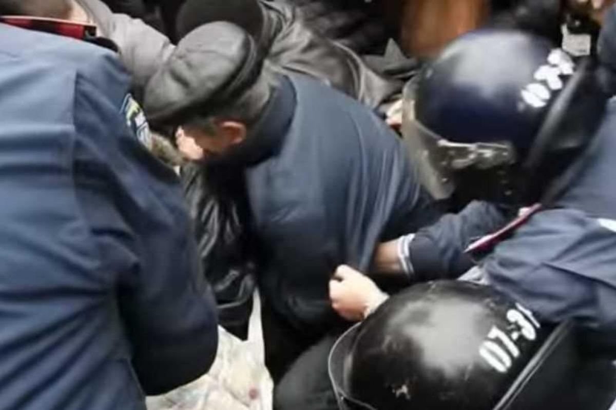 Украина равняется на Европу и США, но идет по пути России